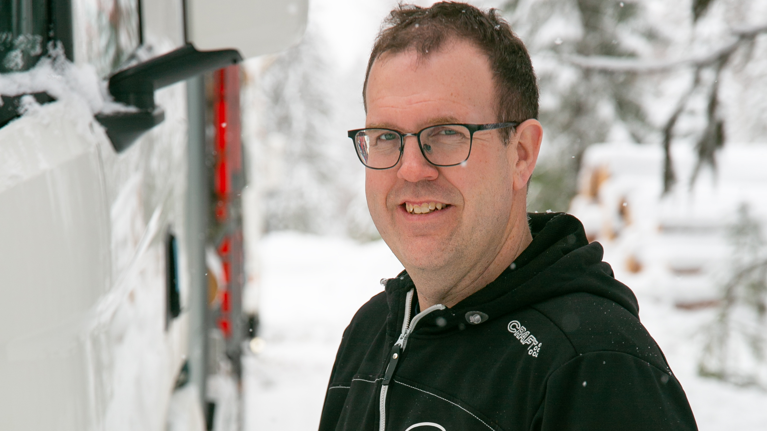 ”Förutom att den är helt tyst så är den trevlig att köra”, säger André Själander, VD Själanders Åkeri AB, om den nya eltimmerbilen.
